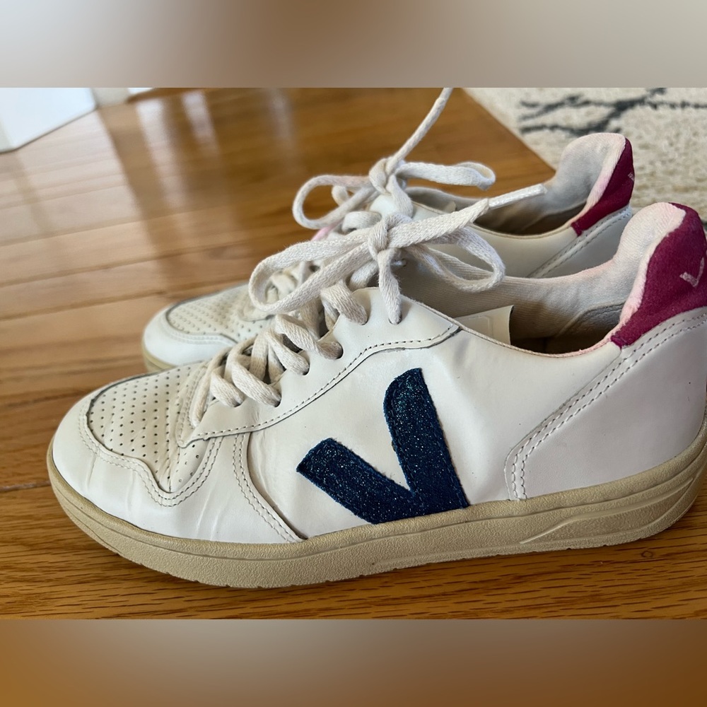 Veja V10 Sneakers Women’s 38 in rare colorway